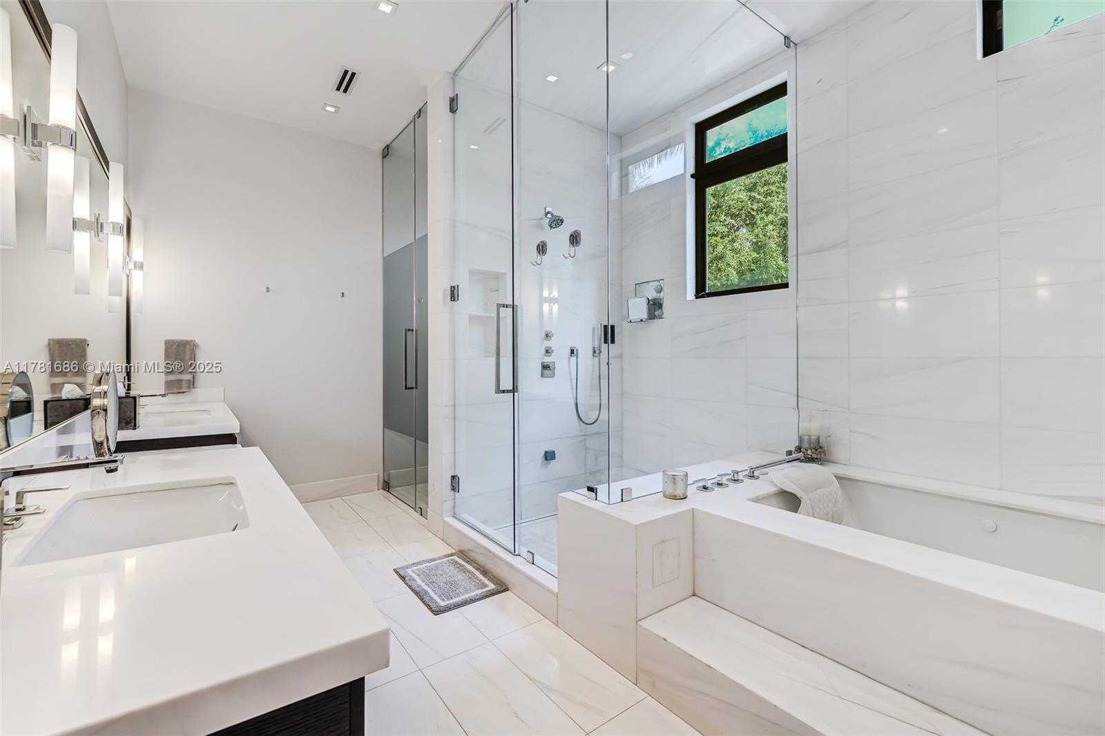 Small Image of 555 ARVIDA PKWY, Coral Gables Number 20