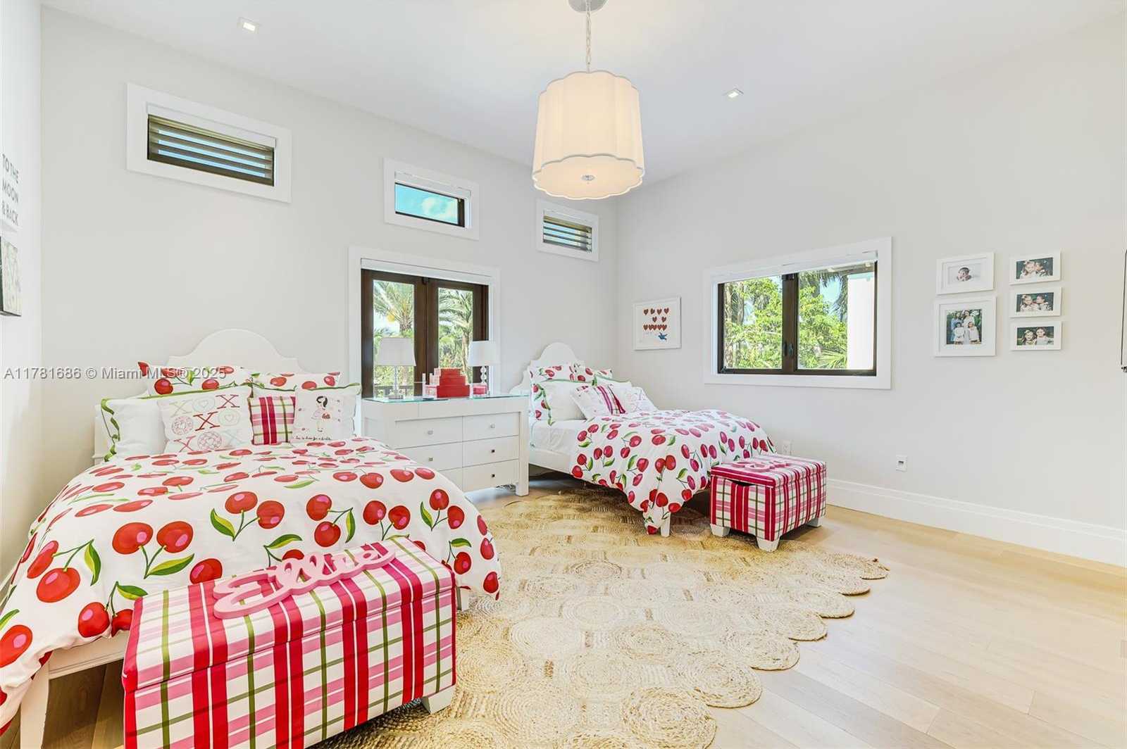 Small Image of 555 ARVIDA PKWY, Coral Gables Number 23