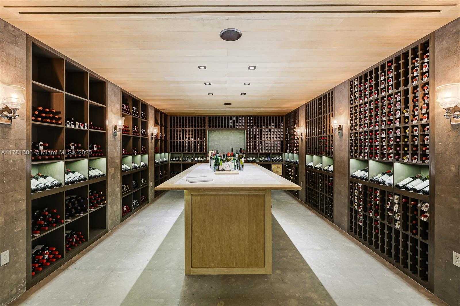 Small Image of 555 ARVIDA PKWY, Coral Gables Number 24