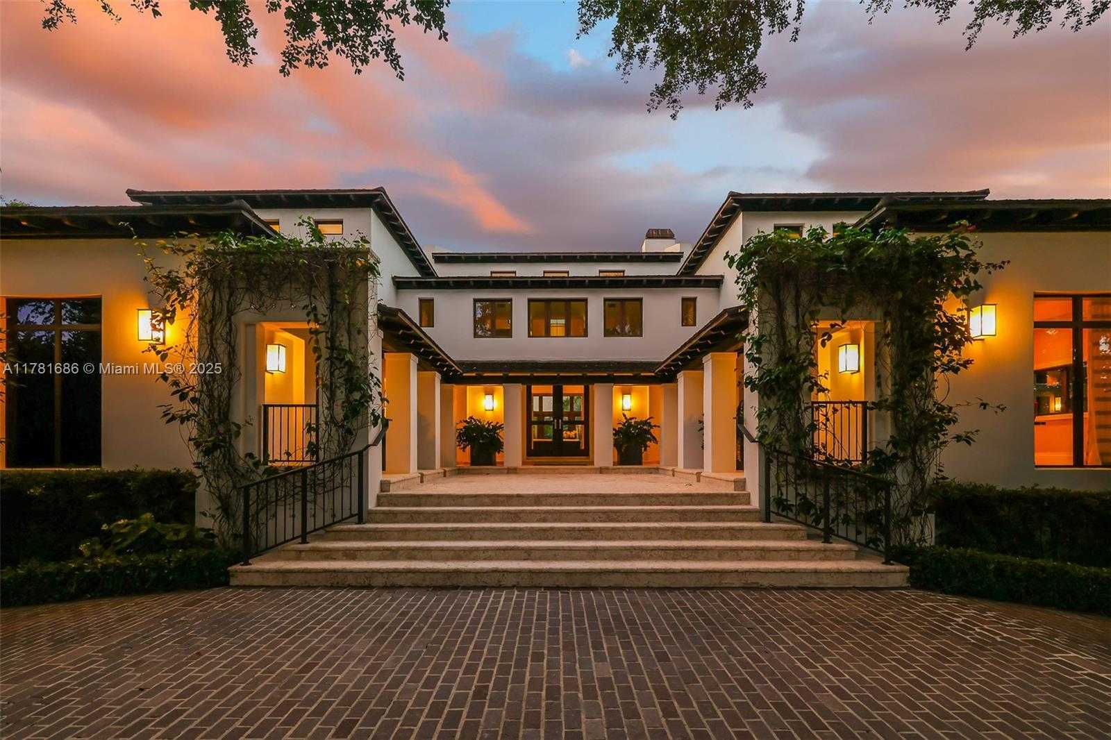 Small Image of 555 ARVIDA PKWY, Coral Gables Number 29