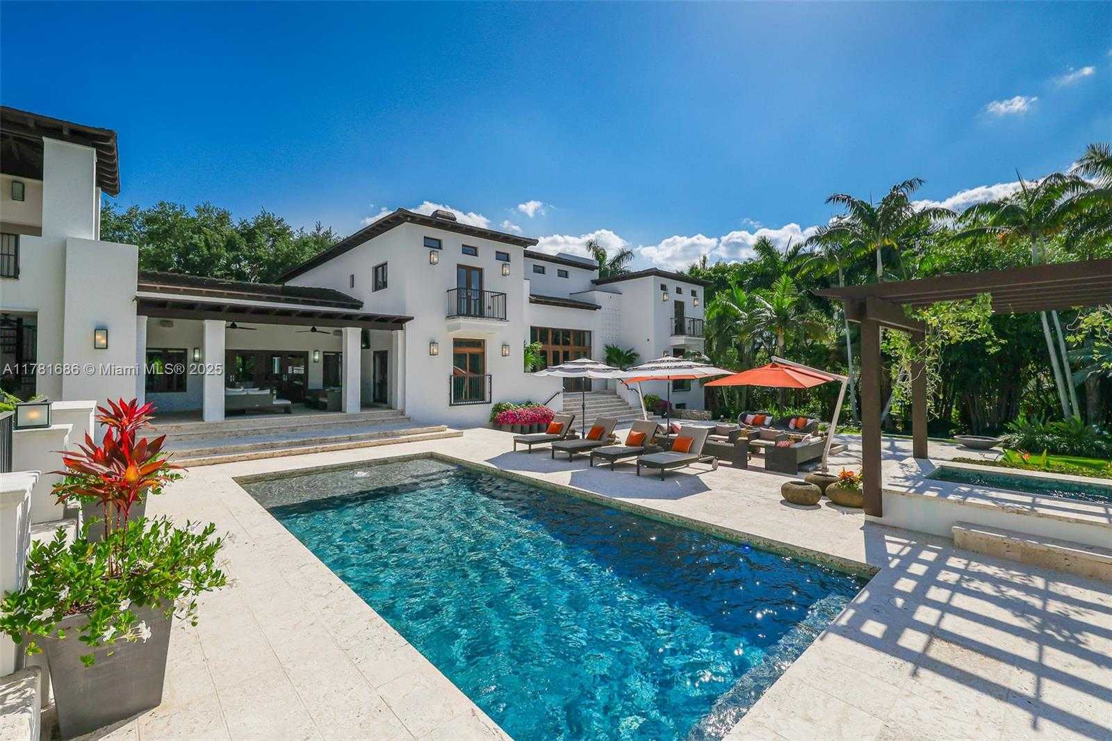 Small Image of 555 ARVIDA PKWY, Coral Gables Number 3