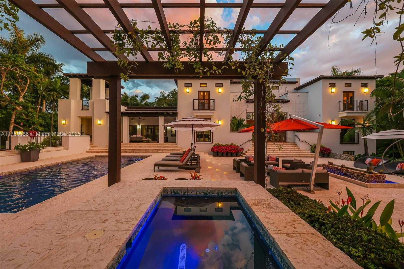 Small Image of 555 ARVIDA PKWY, Coral Gables Number 32