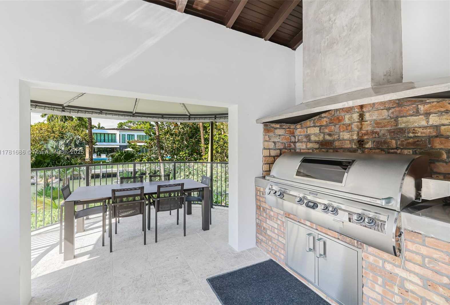 Small Image of 555 ARVIDA PKWY, Coral Gables Number 35