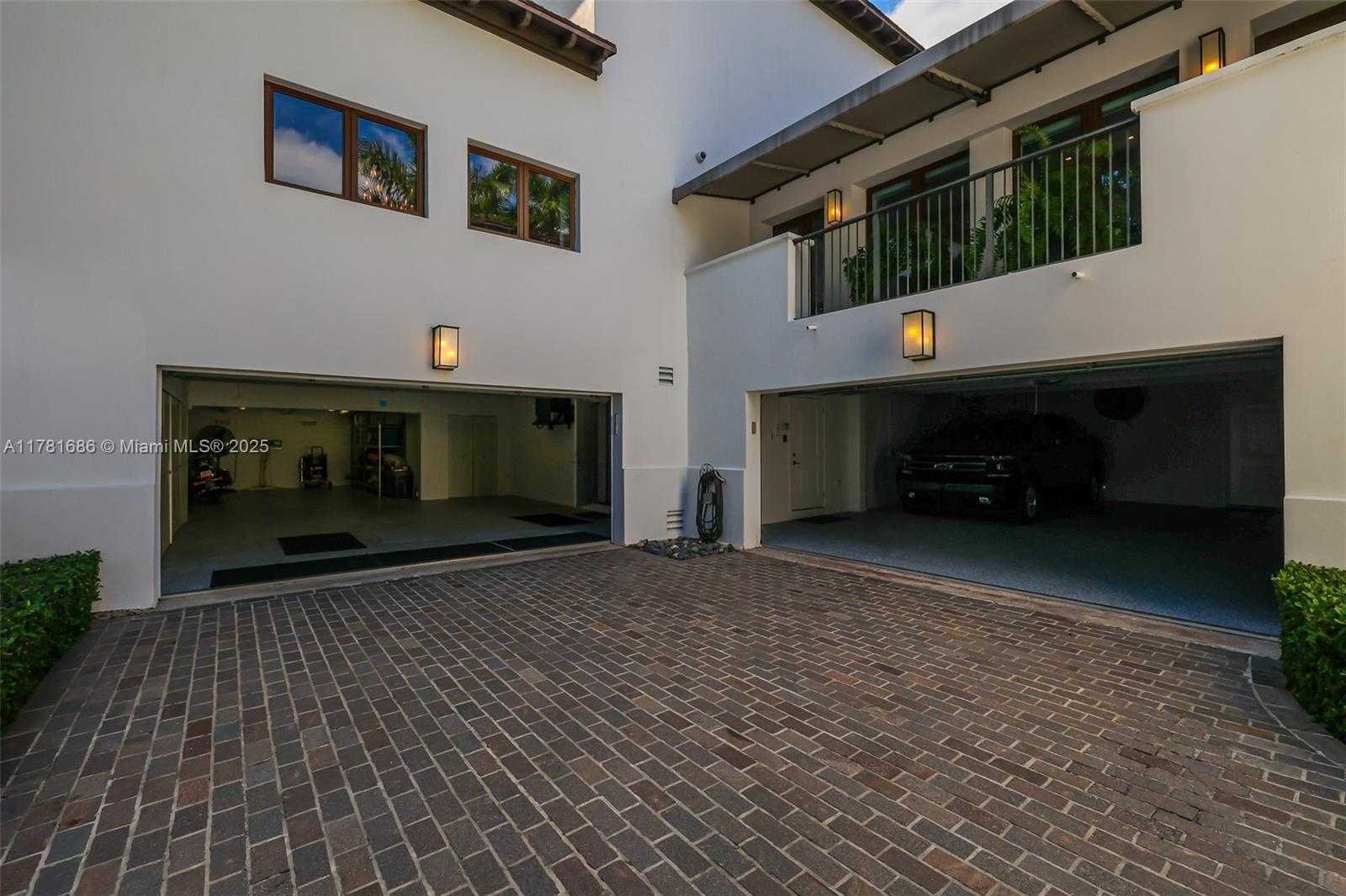 Small Image of 555 ARVIDA PKWY, Coral Gables Number 36