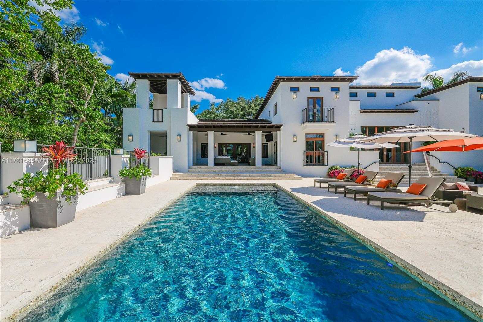 Small Image of 555 ARVIDA PKWY, Coral Gables Number 4