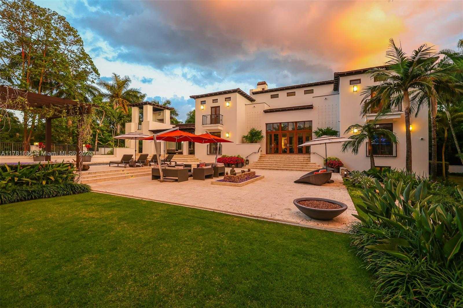 Small Image of 555 ARVIDA PKWY, Coral Gables Number 5