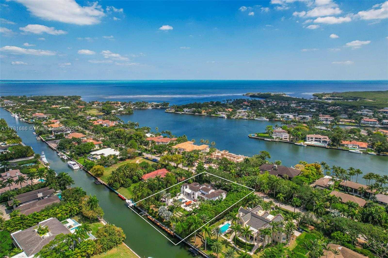 Small Image of 555 ARVIDA PKWY, Coral Gables Number 6