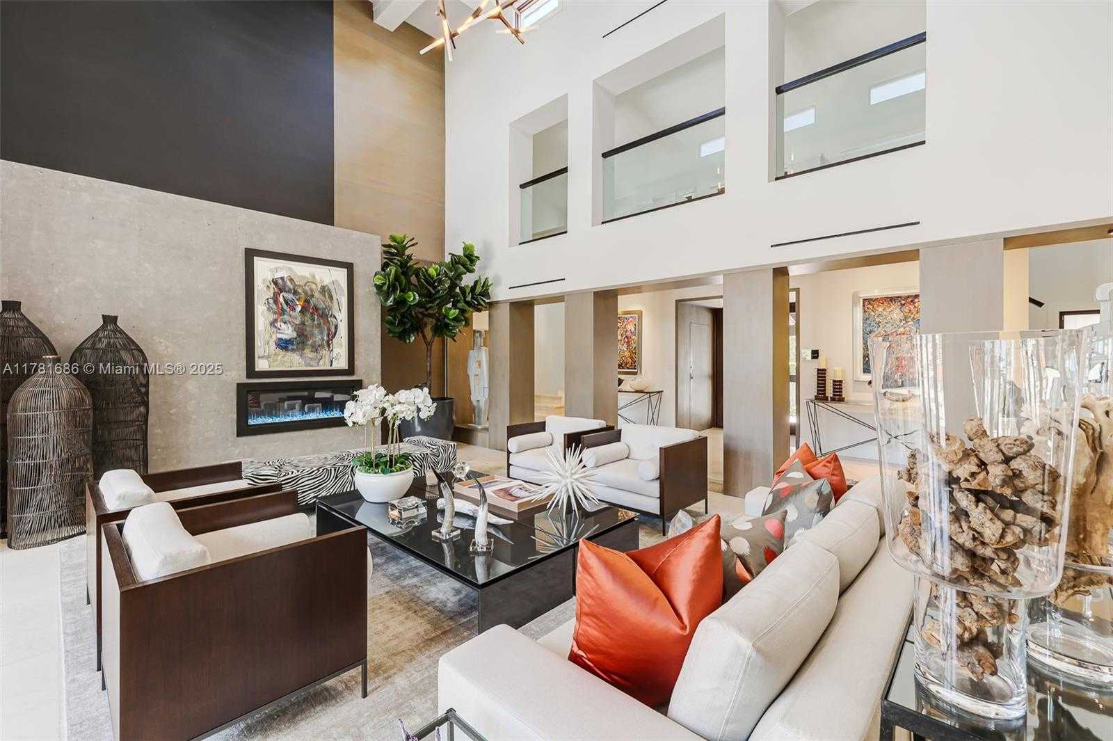 Small Image of 555 ARVIDA PKWY, Coral Gables Number 8