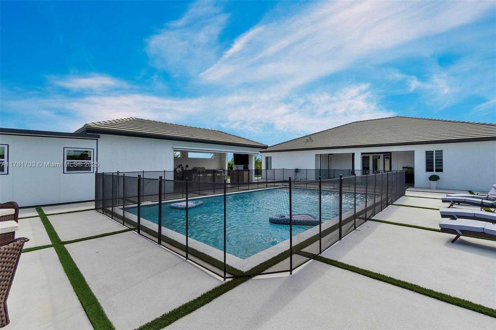Small Image of 24399 SOUTH WEST 217TH AVE, Homestead Number 19