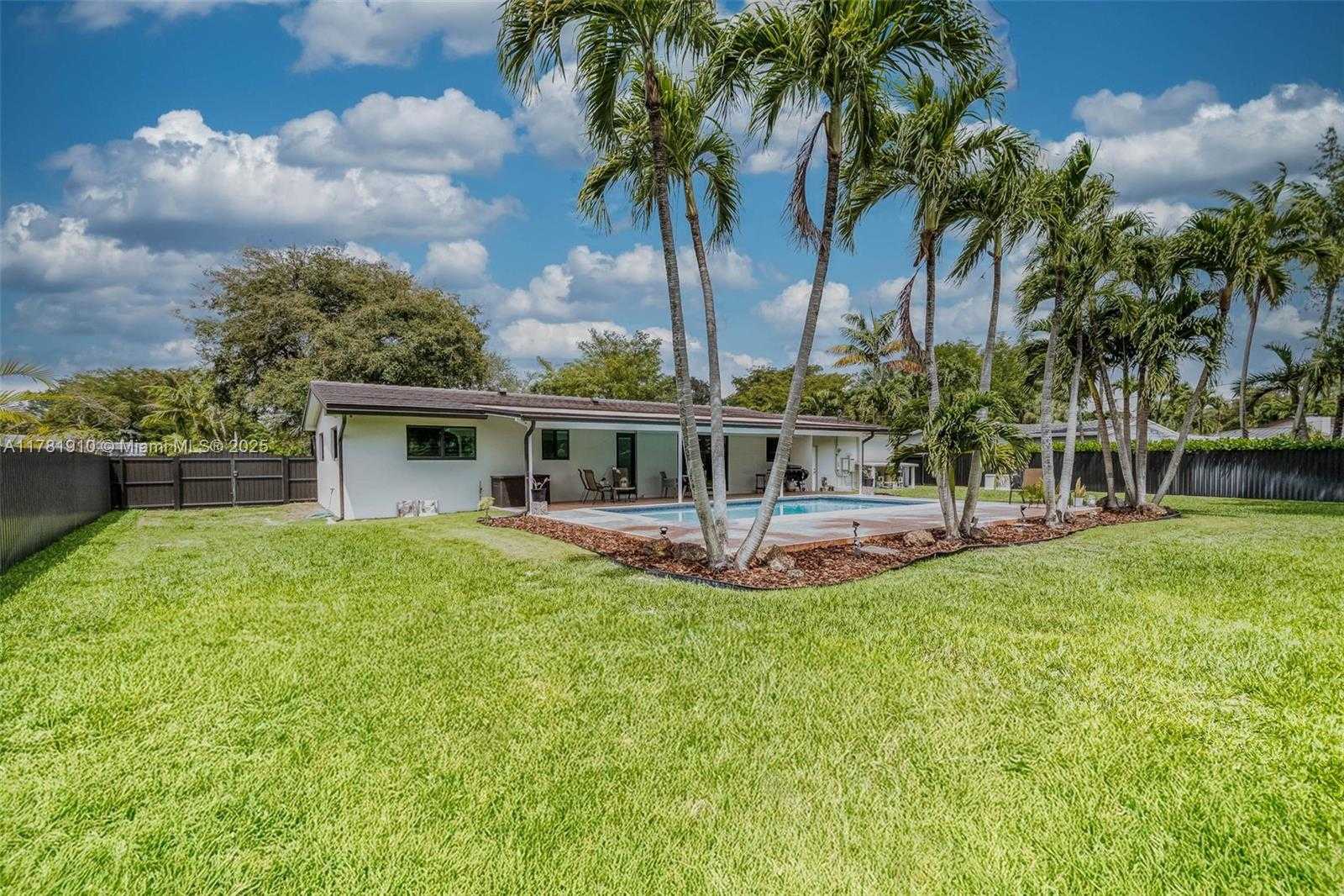 Small Image of 8360 SOUTH WEST 148TH DR, Palmetto Bay Number 24