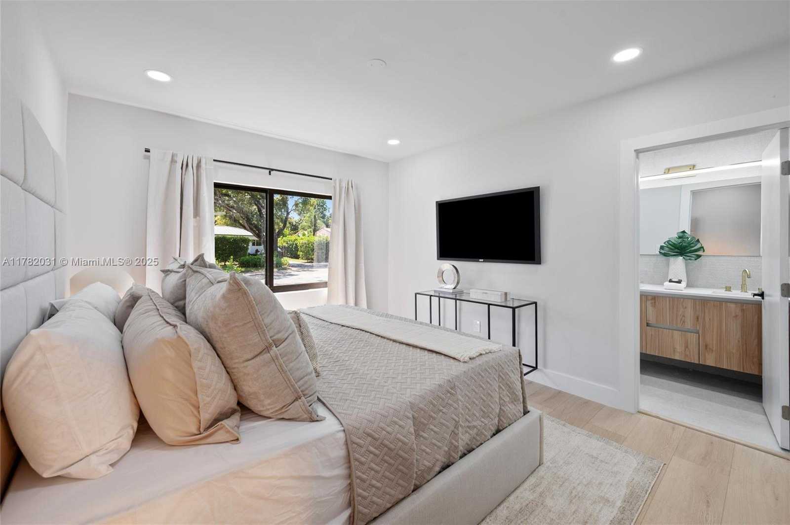 Small Image of 185 NORTH EAST 106TH ST, Miami Shores Number 16
