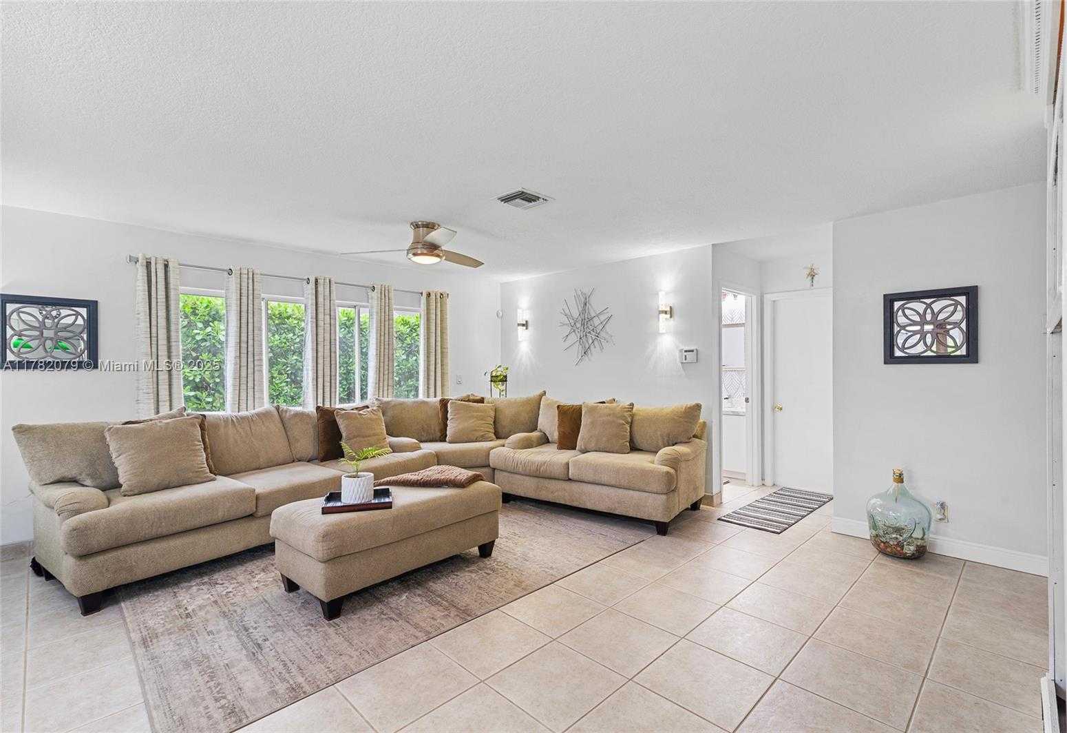 Small Image of 19313 NORTH WEST 11TH ST, Pembroke Pines Number 14