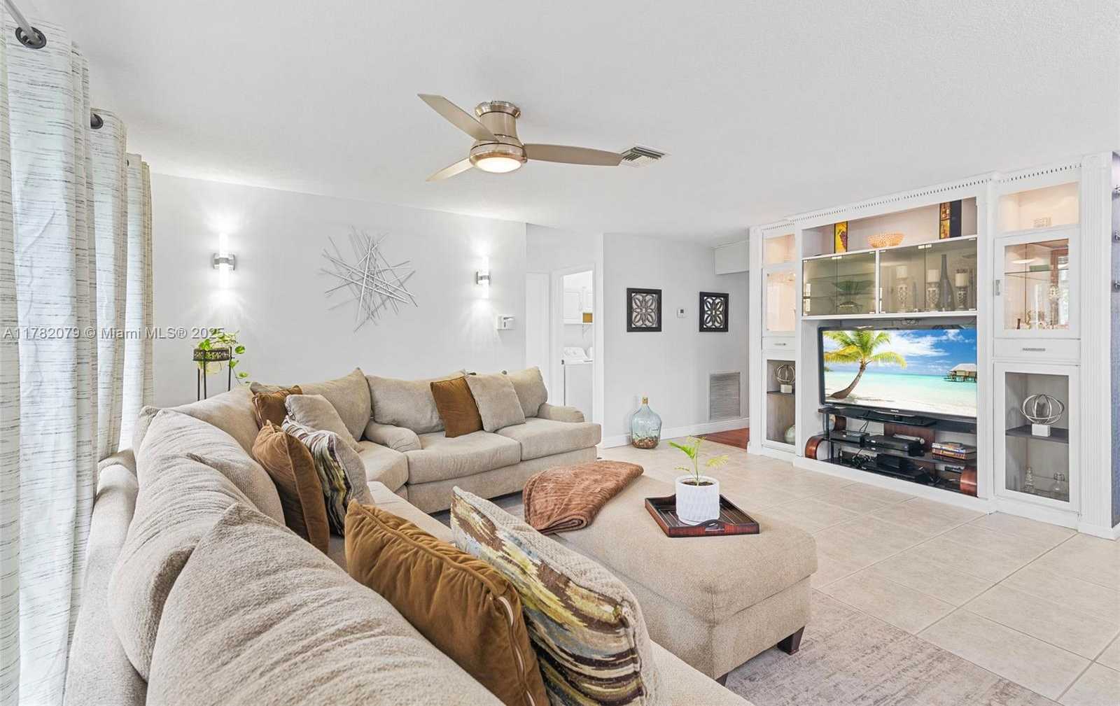 Small Image of 19313 NORTH WEST 11TH ST, Pembroke Pines Number 15