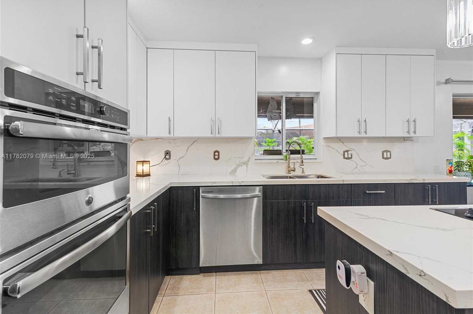 Small Image of 19313 NORTH WEST 11TH ST, Pembroke Pines Number 19