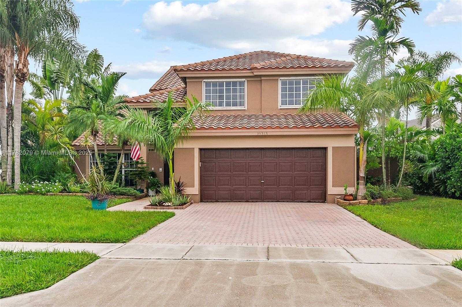 Small Image of 19313 NORTH WEST 11TH ST, Pembroke Pines Number 2