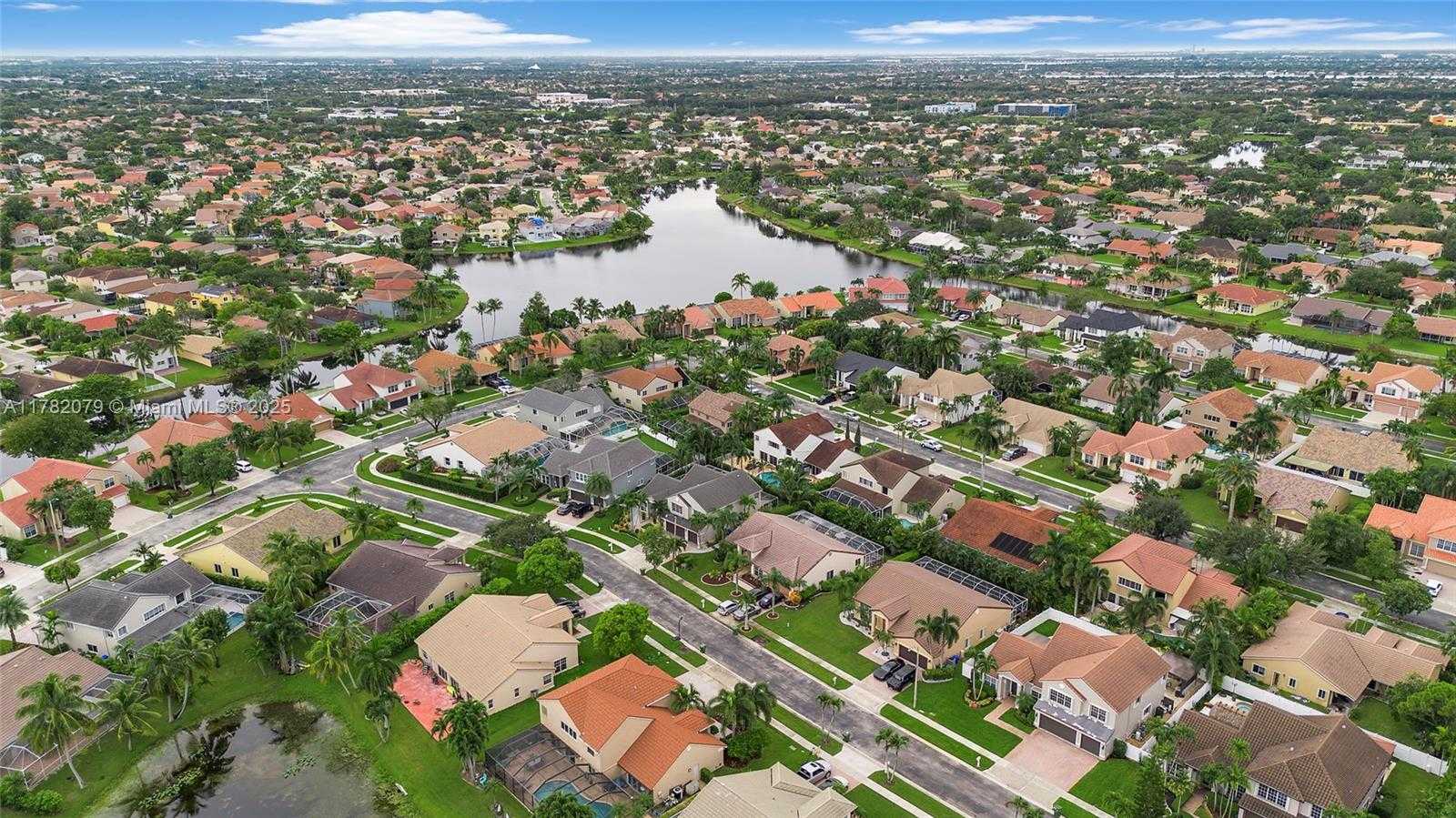 Small Image of 19313 NORTH WEST 11TH ST, Pembroke Pines Number 54
