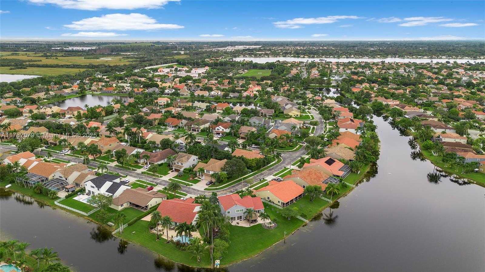 Small Image of 19313 NORTH WEST 11TH ST, Pembroke Pines Number 57