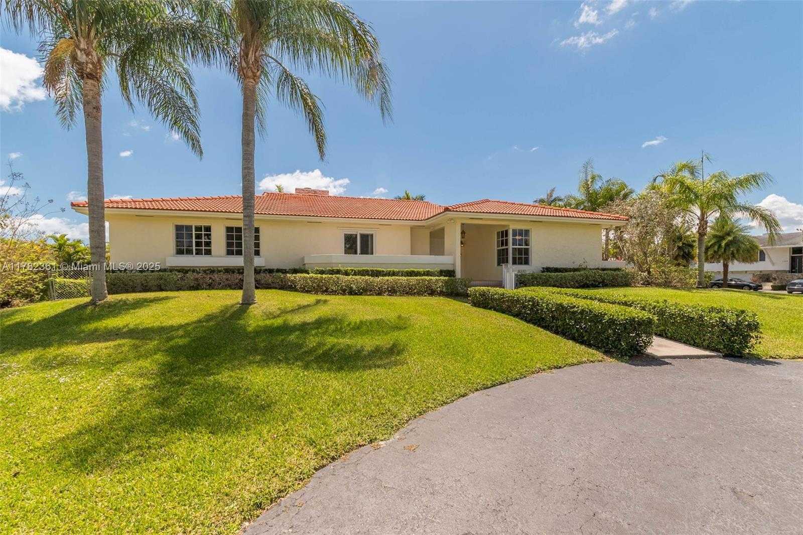 Small Image of 8330 SOUTH WEST 176TH ST, Palmetto Bay Number 2
