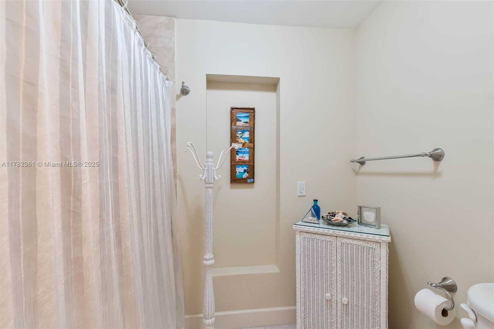 Small Image of 8330 SOUTH WEST 176TH ST, Palmetto Bay Number 25