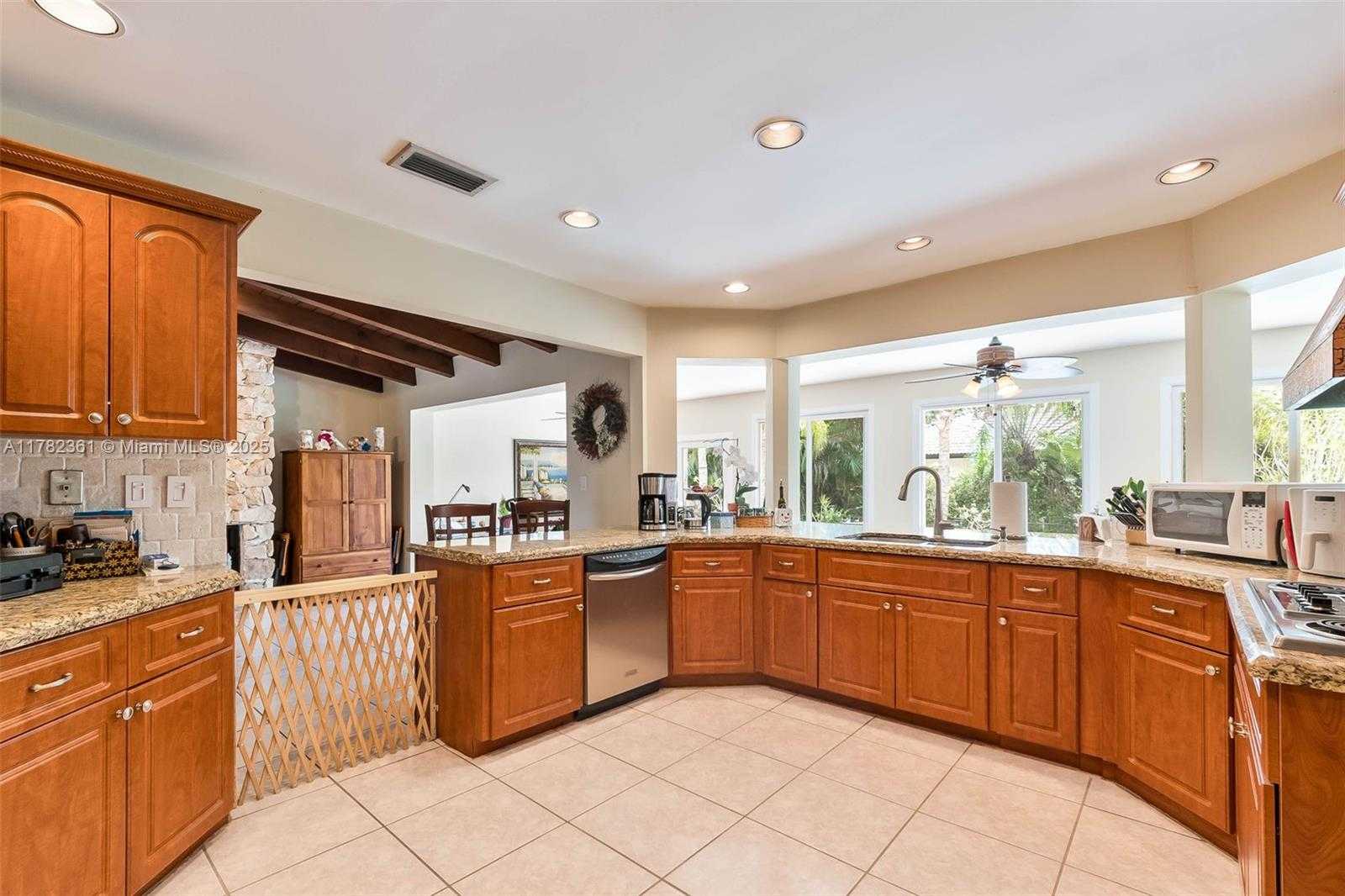 Small Image of 8330 SOUTH WEST 176TH ST, Palmetto Bay Number 6