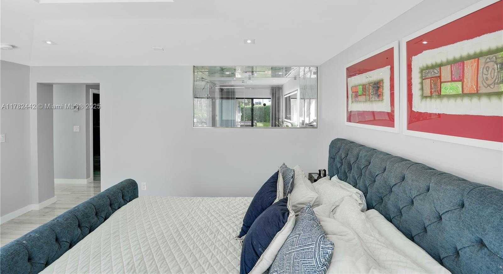Small Image of 12500 GRIFFING BLVD, North Miami Number 18