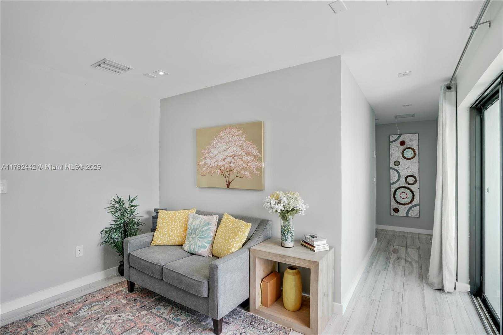 Small Image of 12500 GRIFFING BLVD, North Miami Number 22