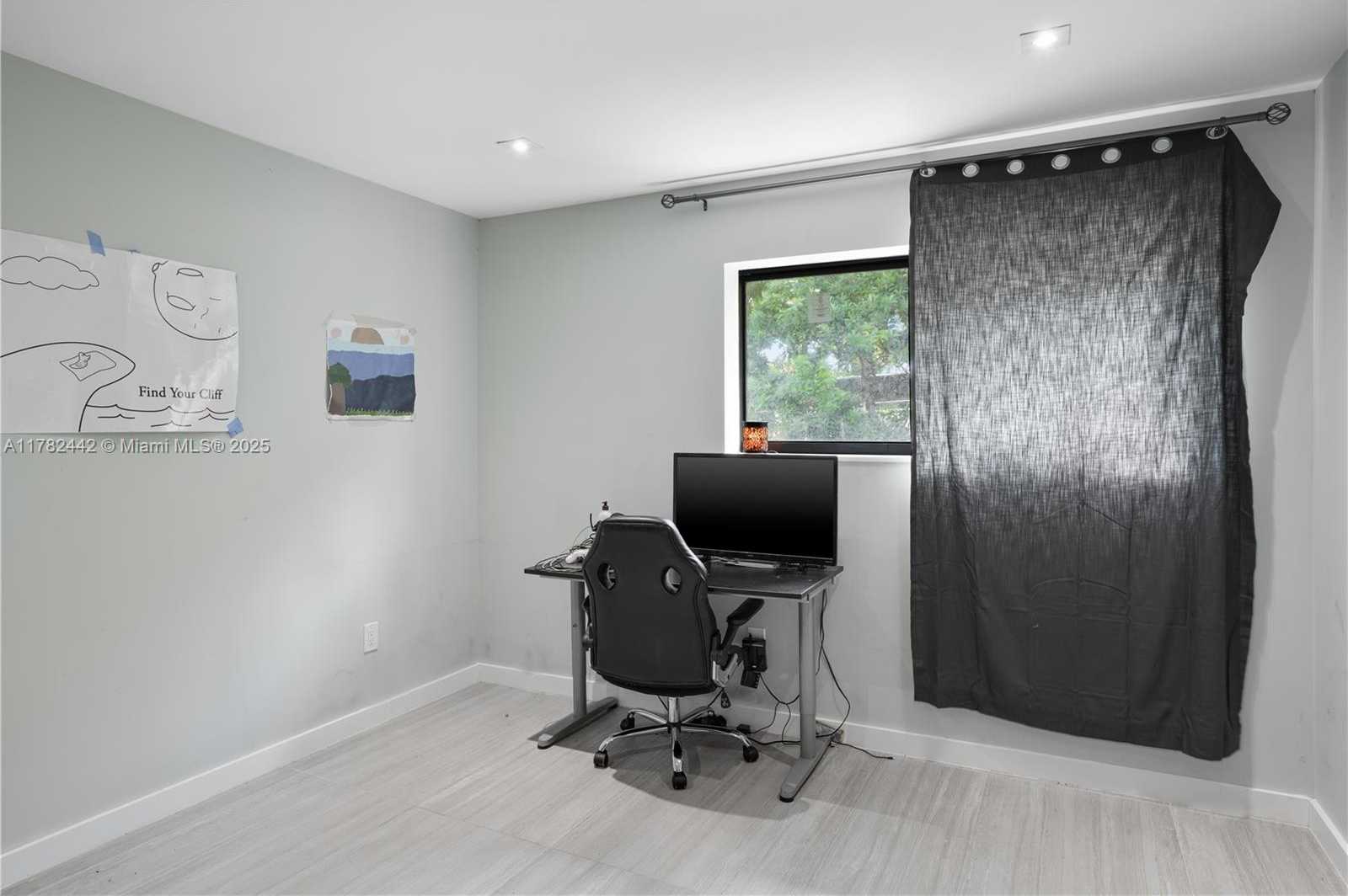 Small Image of 12500 GRIFFING BLVD, North Miami Number 23