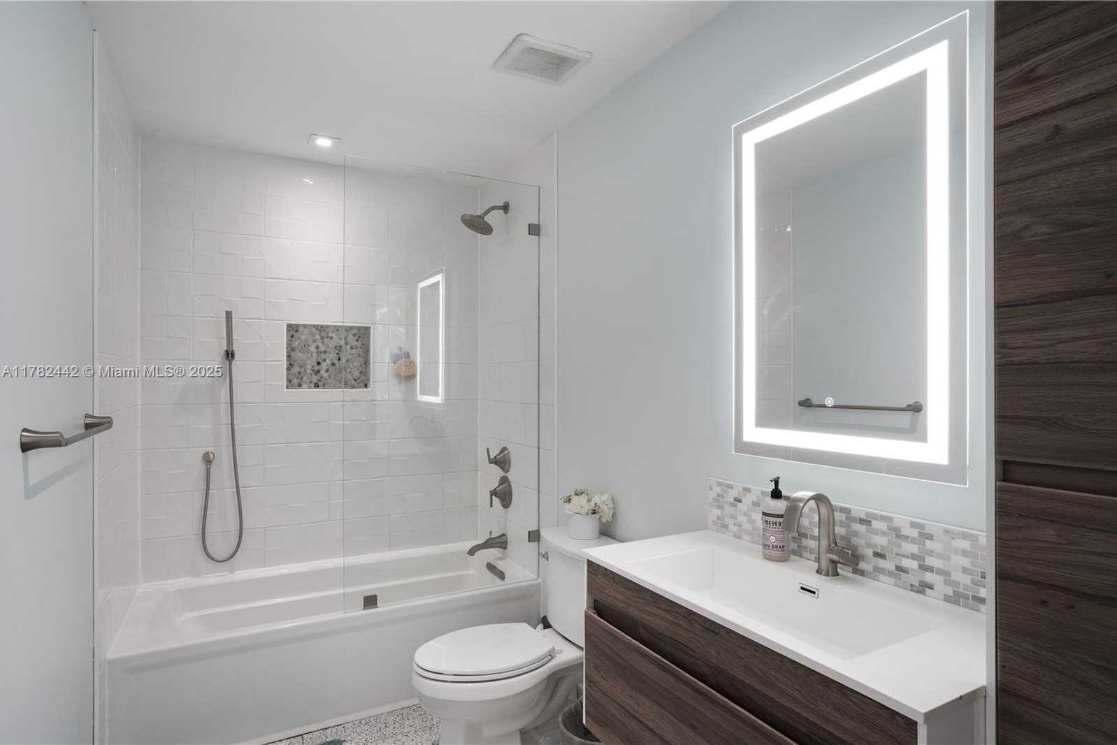 Small Image of 12500 GRIFFING BLVD, North Miami Number 24