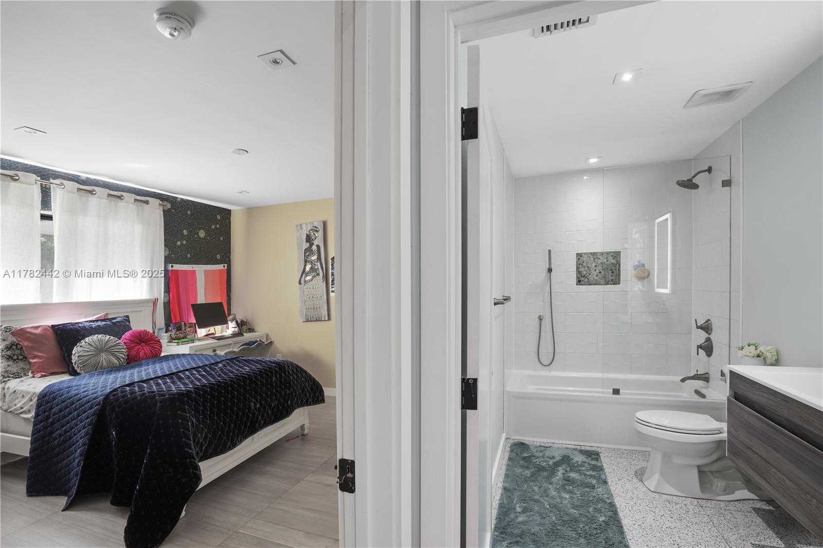 Small Image of 12500 GRIFFING BLVD, North Miami Number 27