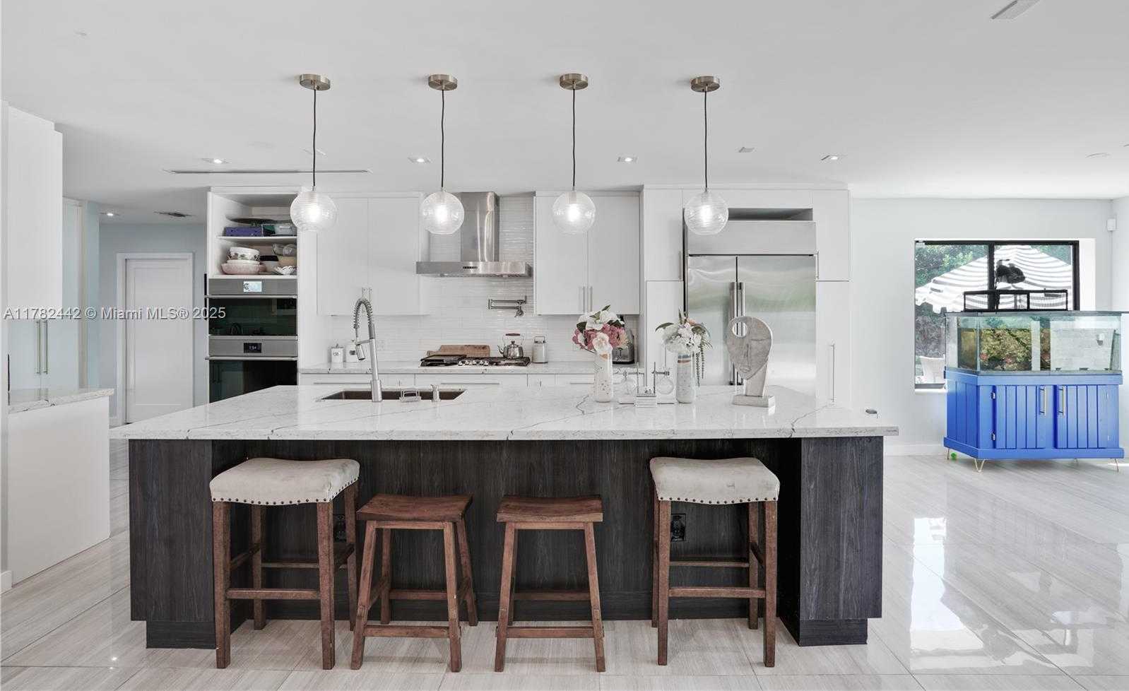 Small Image of 12500 GRIFFING BLVD, North Miami Number 3