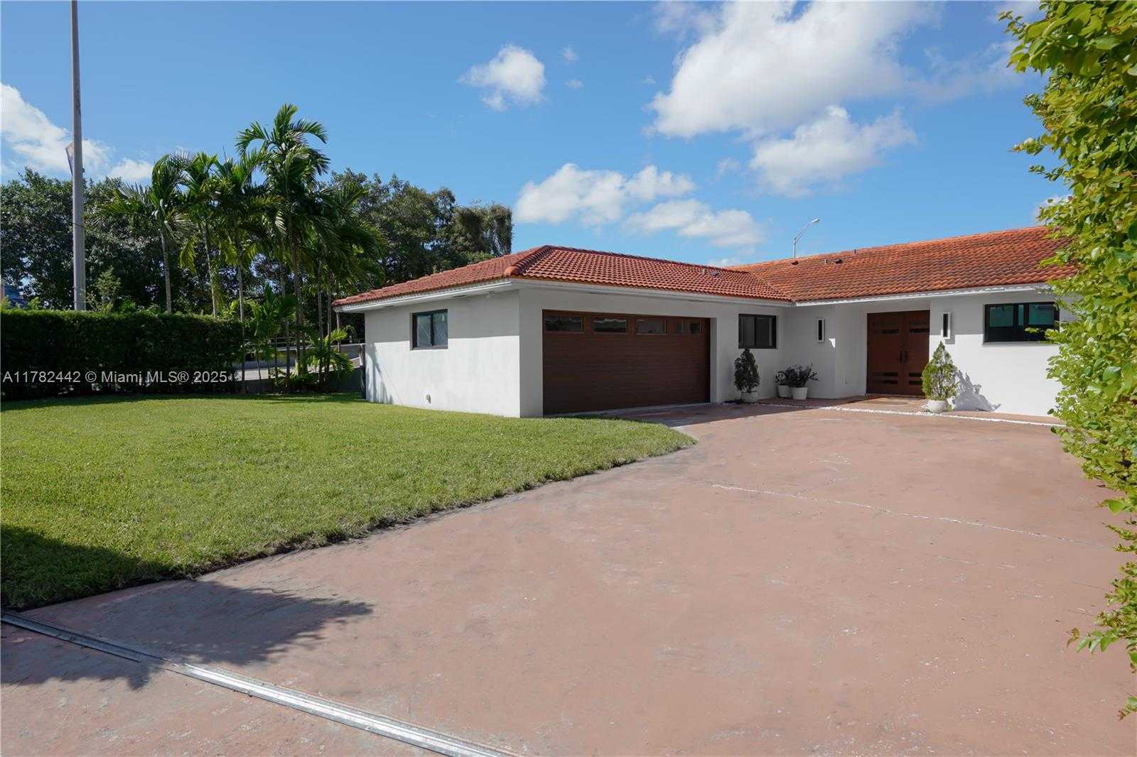 Small Image of 12500 GRIFFING BLVD, North Miami Number 36