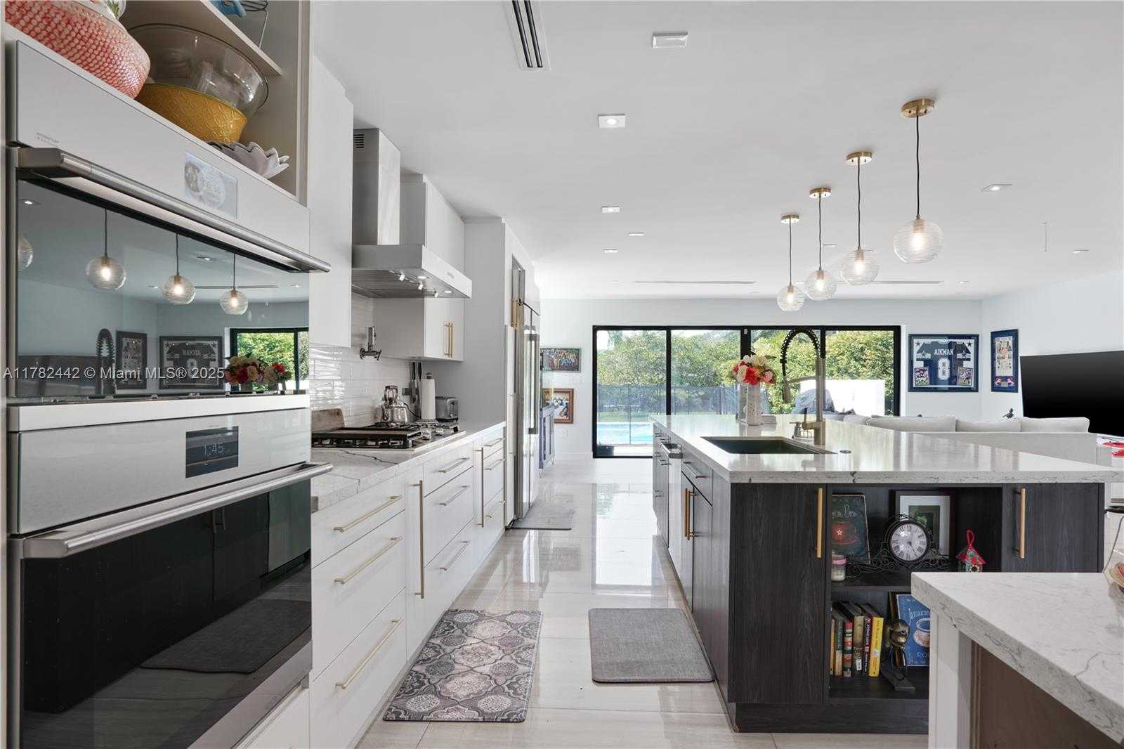 Small Image of 12500 GRIFFING BLVD, North Miami Number 5