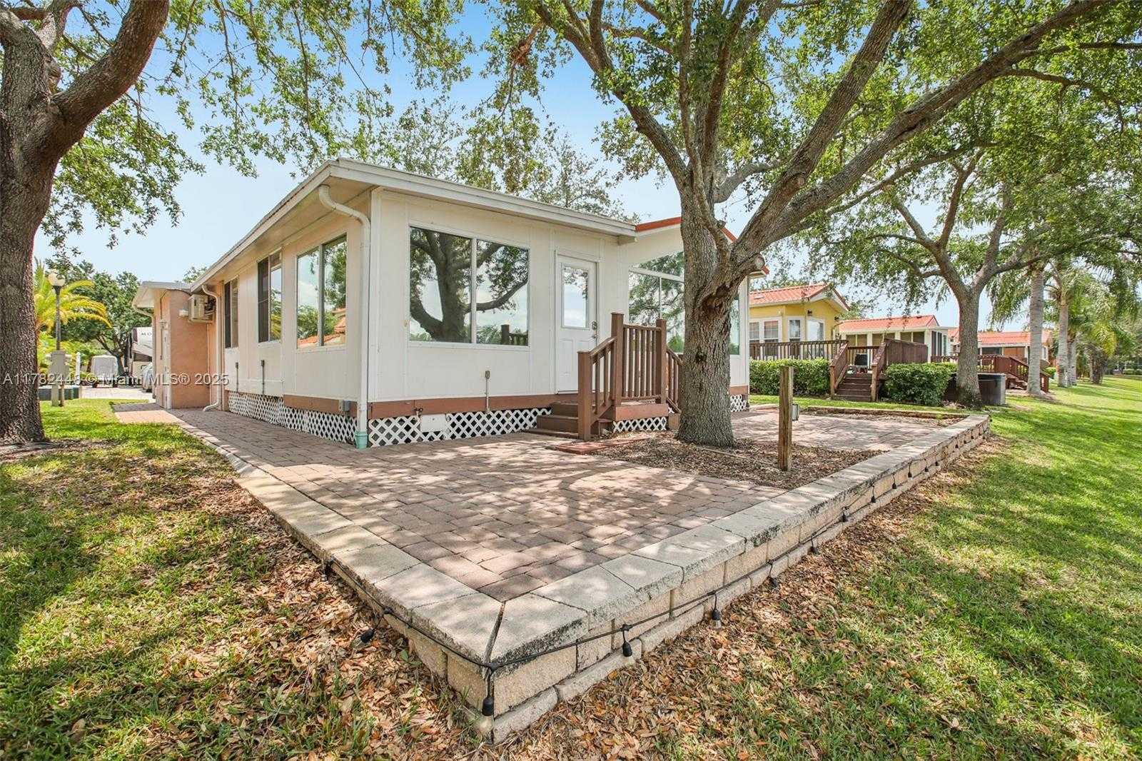 Small Image of 6621 LA MESA RD, Other City - In The State Of Florida Number 36