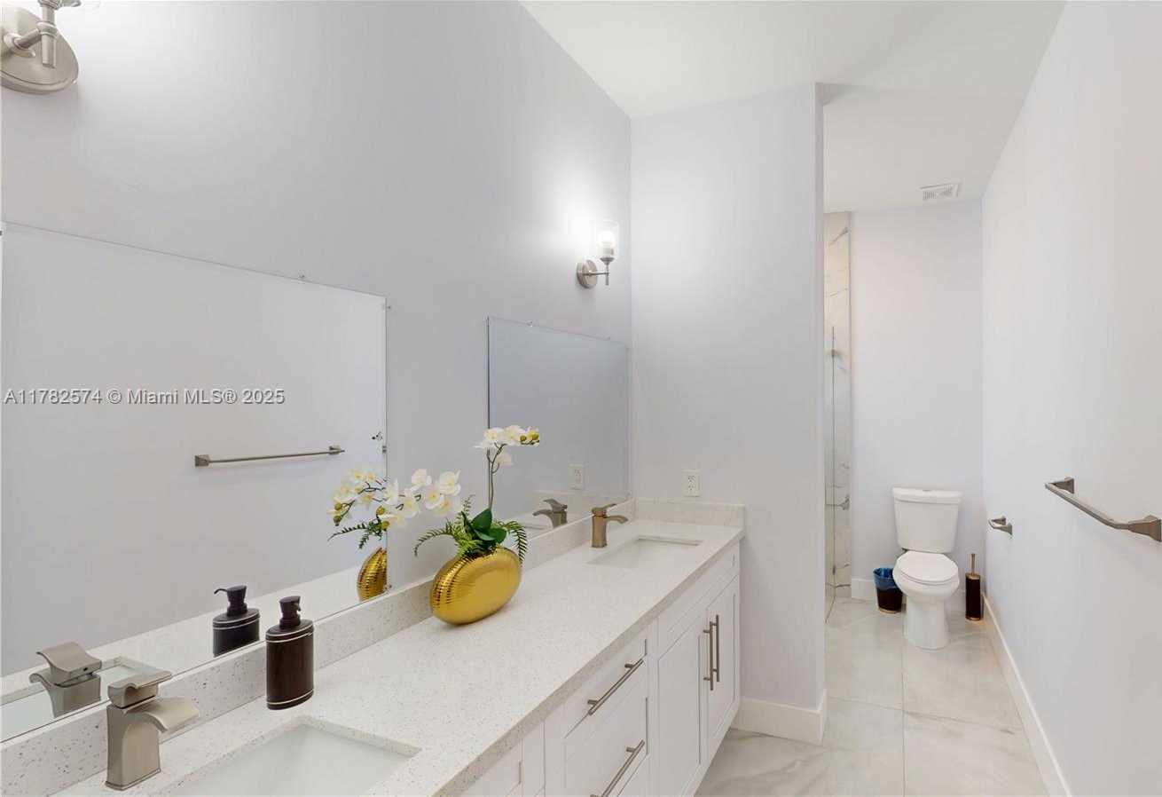 Small Image of 1505 SOUTH WEST 27TH CT, Fort Lauderdale Number 15