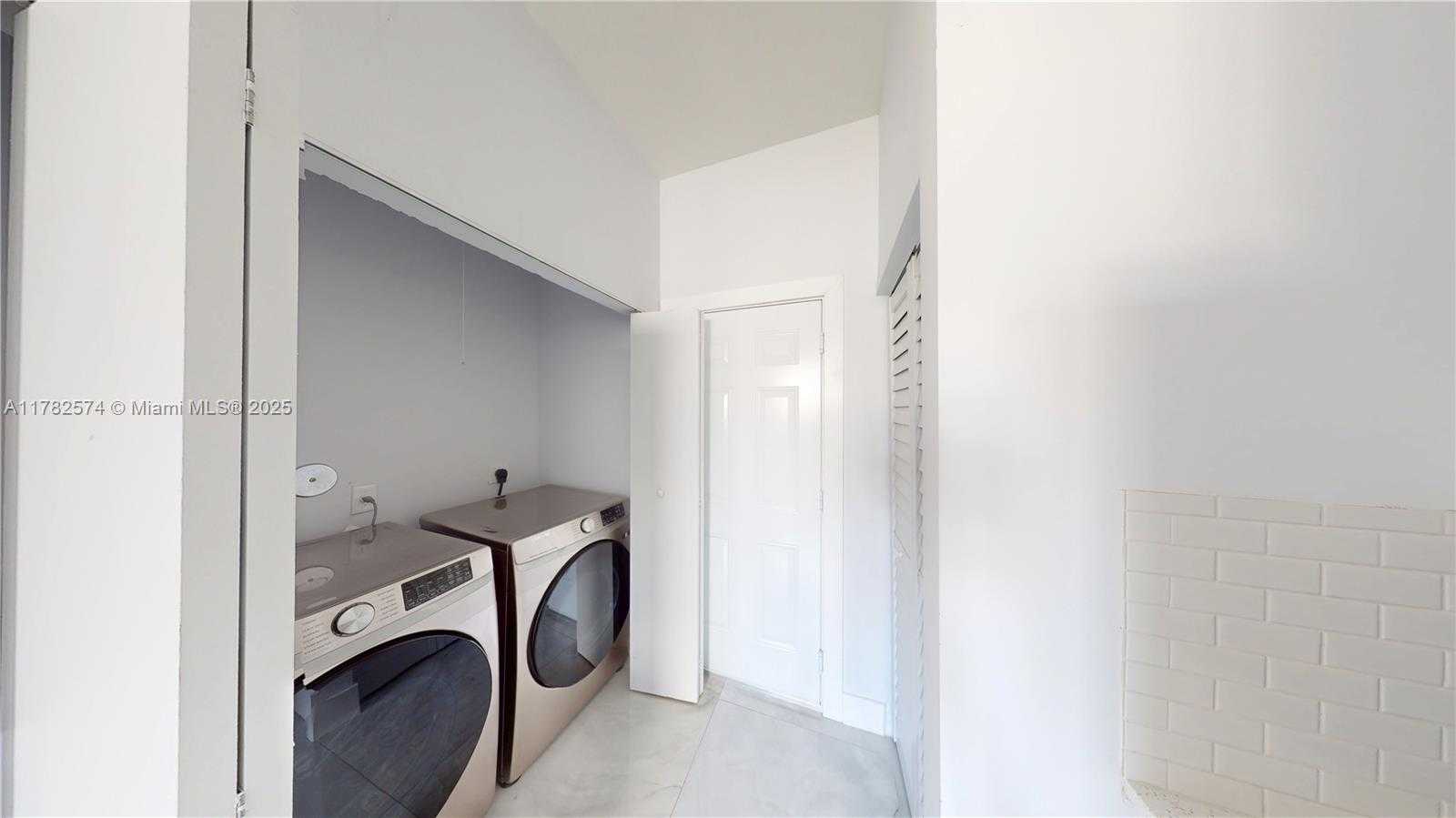 Small Image of 1505 SOUTH WEST 27TH CT, Fort Lauderdale Number 17
