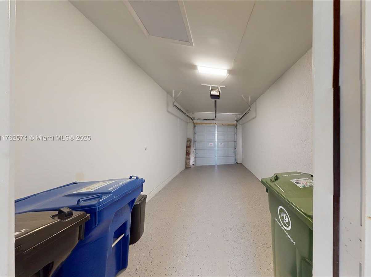 Small Image of 1505 SOUTH WEST 27TH CT, Fort Lauderdale Number 19