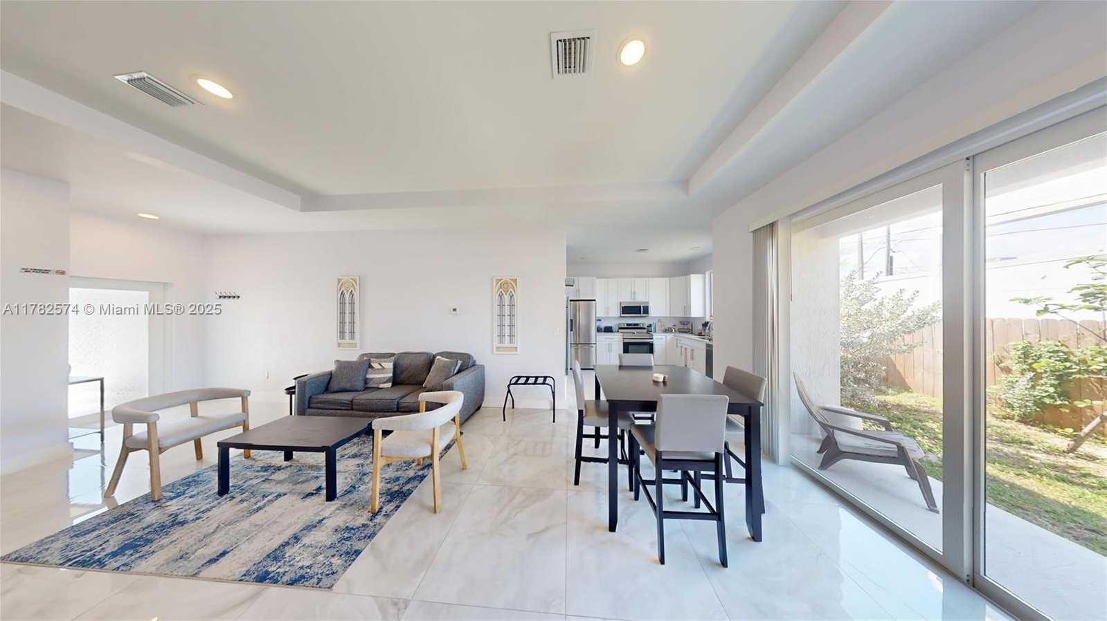 Small Image of 1505 SOUTH WEST 27TH CT, Fort Lauderdale Number 3