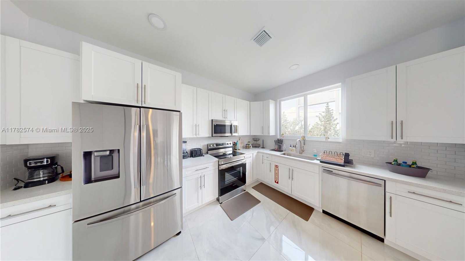 Small Image of 1505 SOUTH WEST 27TH CT, Fort Lauderdale Number 6
