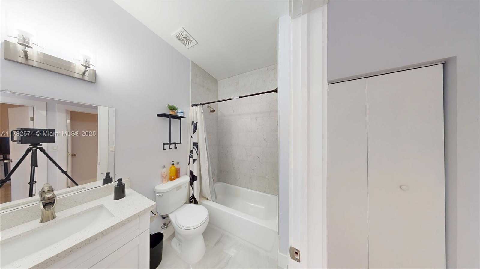 Small Image of 1505 SOUTH WEST 27TH CT, Fort Lauderdale Number 7