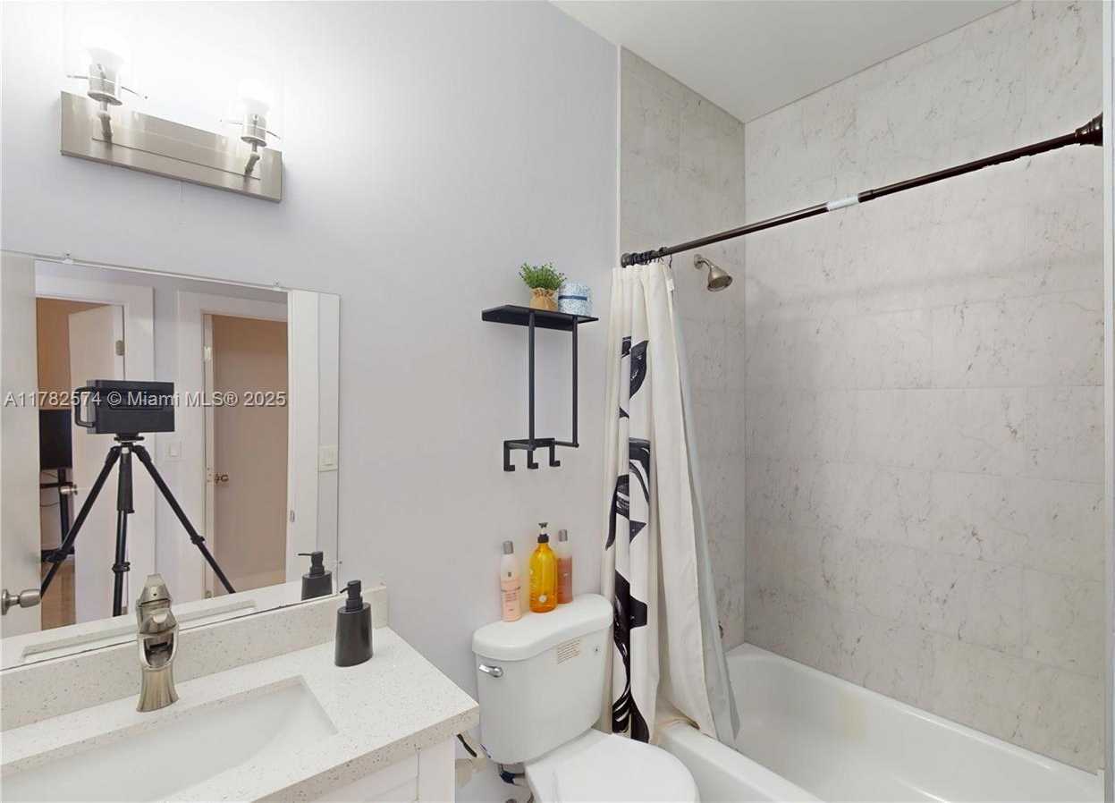 Small Image of 1505 SOUTH WEST 27TH CT, Fort Lauderdale Number 8