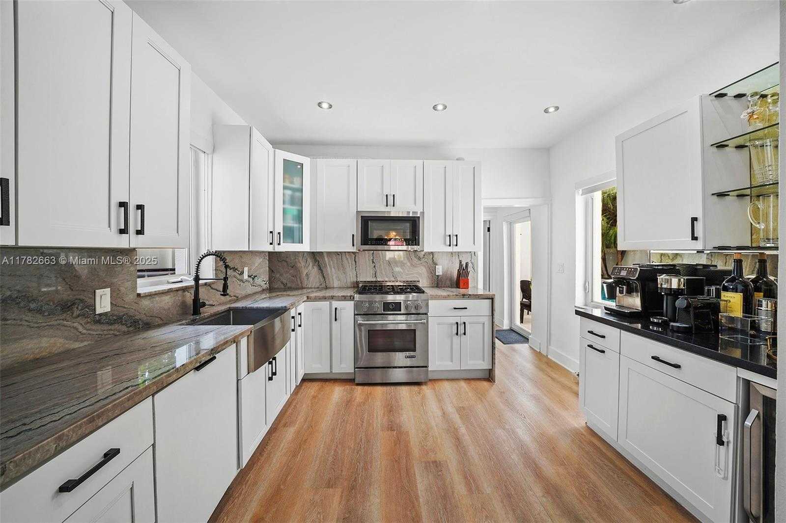 Small Image of 5237 LA GORCE DR, Miami Beach Number 19