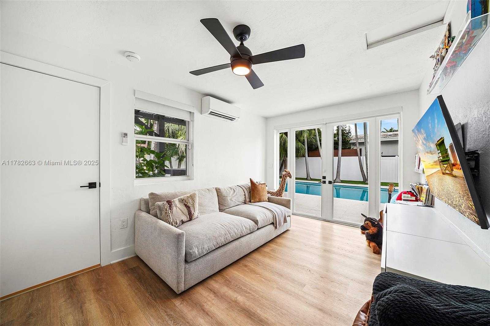 Small Image of 5237 LA GORCE DR, Miami Beach Number 24
