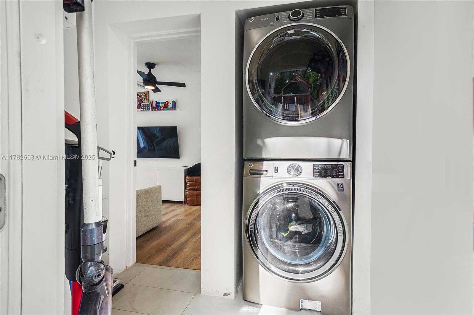 Small Image of 5237 LA GORCE DR, Miami Beach Number 26