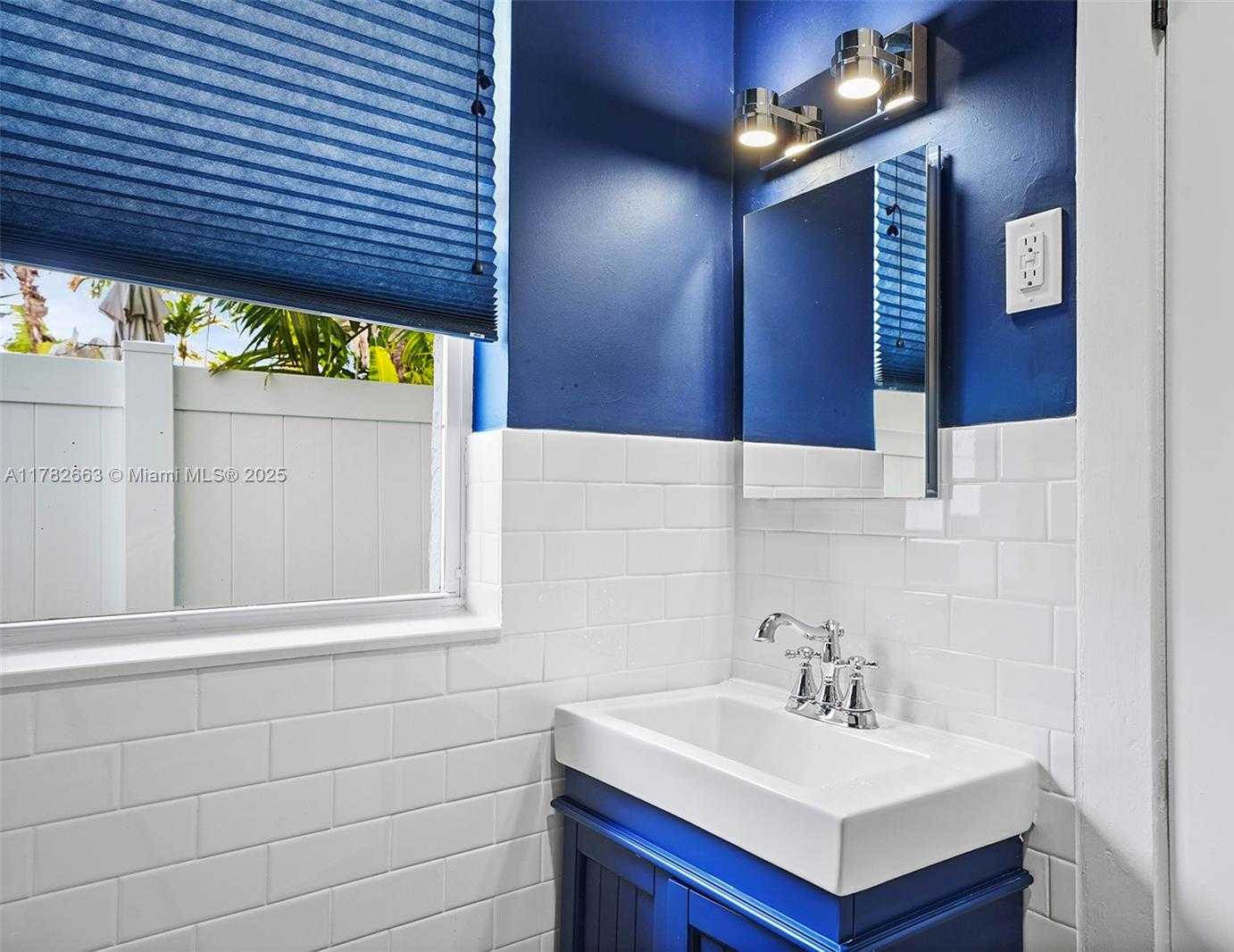 Small Image of 5237 LA GORCE DR, Miami Beach Number 27