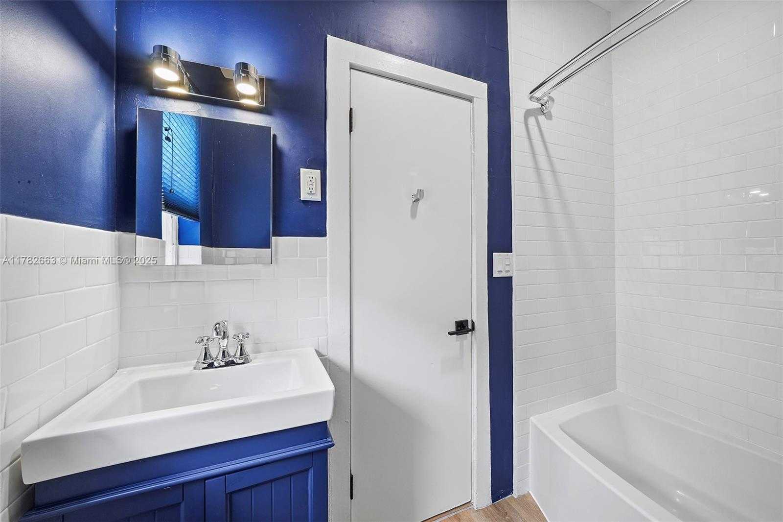 Small Image of 5237 LA GORCE DR, Miami Beach Number 28