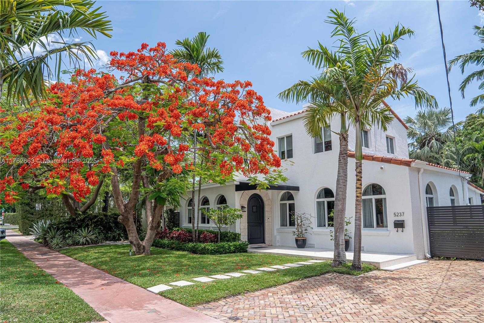 Small Image of 5237 LA GORCE DR, Miami Beach Number 3