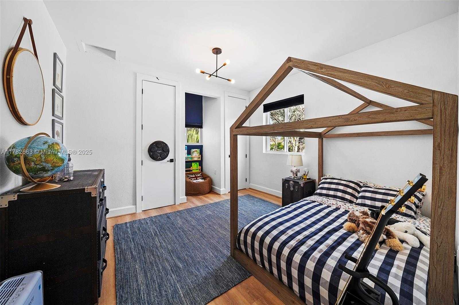 Small Image of 5237 LA GORCE DR, Miami Beach Number 37