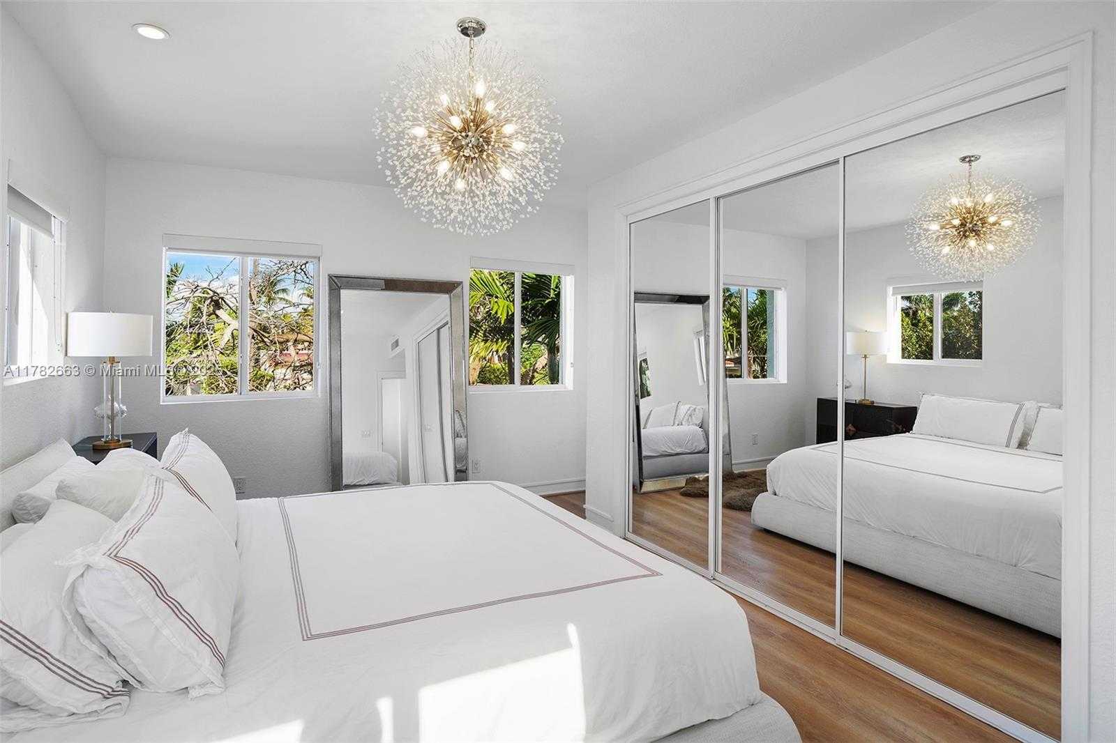 Small Image of 5237 LA GORCE DR, Miami Beach Number 43