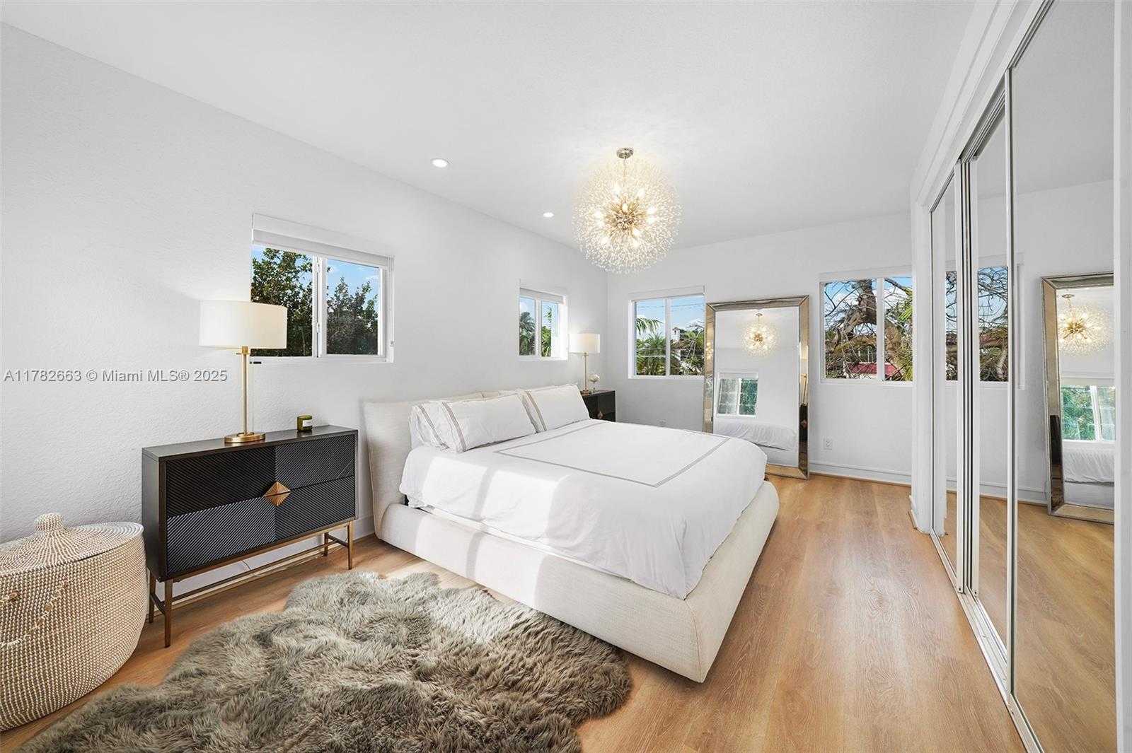 Small Image of 5237 LA GORCE DR, Miami Beach Number 44