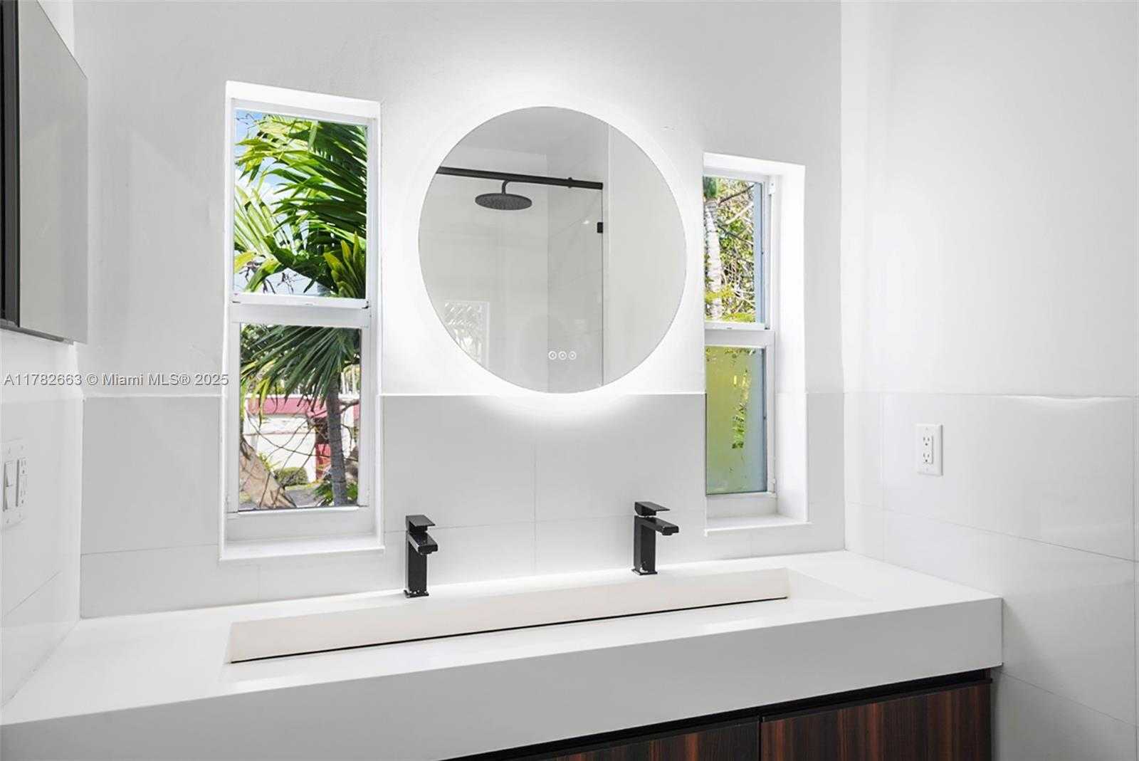 Small Image of 5237 LA GORCE DR, Miami Beach Number 47